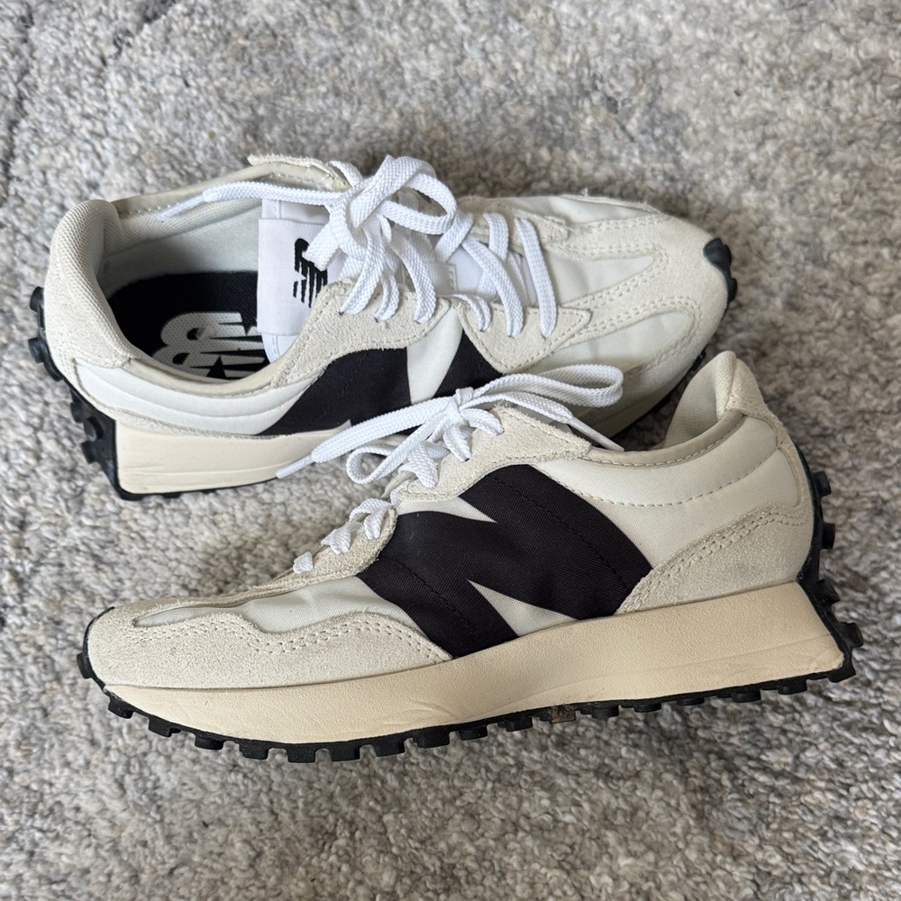 New Balance 327 Sneakers